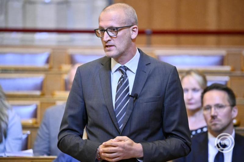 Tarr Zoltán a határon túli magyarok támogatásáról: van, ami marad; és van, ami változik