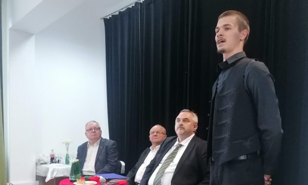 AZ ÖSSZETARTOZÁS NAPJA