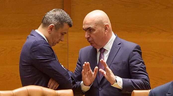 Nicușor Dan nem lép, a pártok veszekednek