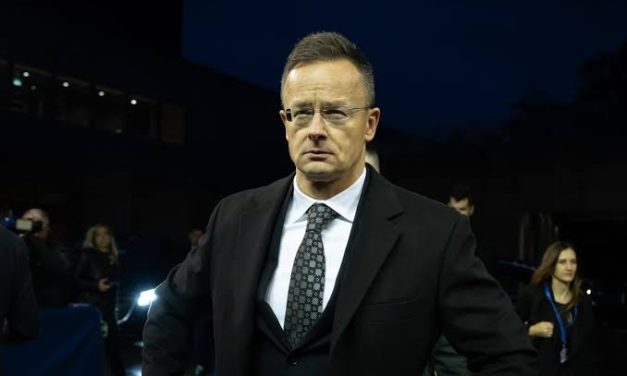 Szijjártó Péter lemond parlamenti mandátumáról