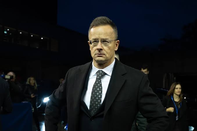Szijjártó Péter lemond parlamenti mandátumáról