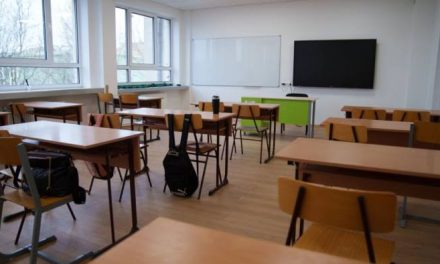 Csökkenhet az iskolaigazgatók és tanfelügyelők kötelező óraszáma