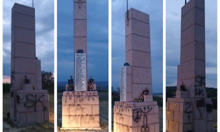 Megrongálták a huszáremlékművet