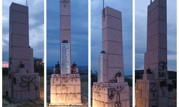 Megrongálták a huszáremlékművet
